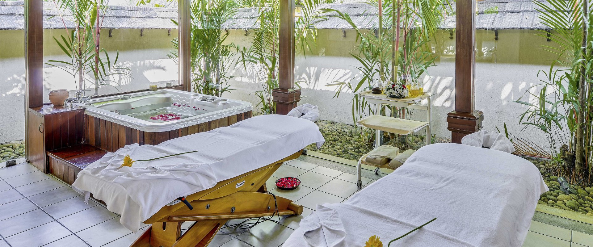 Swimming pool resorts in Glory Hills Retreat